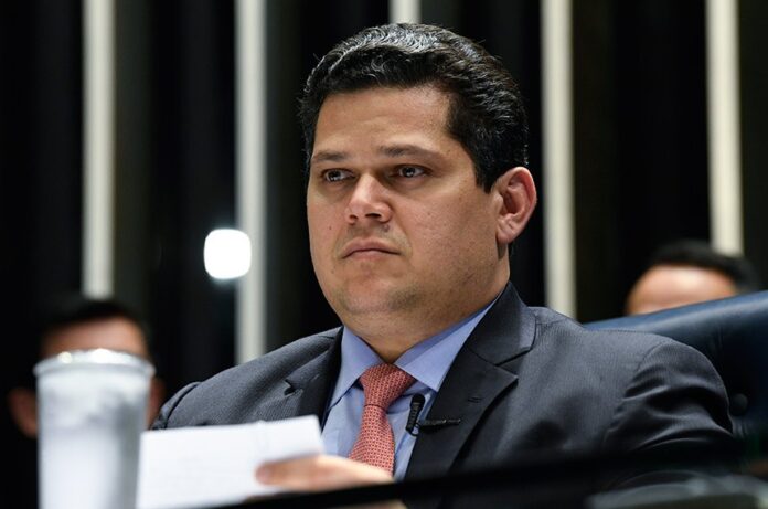 Ex-presidente do Senado se coloca como obstáculo à indicação de evangélico ao STF