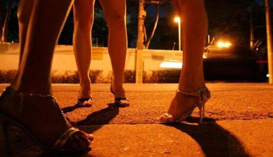 Mulher flagra marido em motel na companhia de duas garotas de programa em Juína