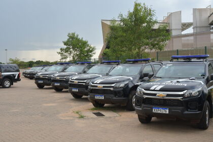 Durante entrega de viaturas, presidente da ALMT destaca apoio do legislativo