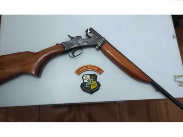 Homem em Guarita é preso após ameaçar mãe idosa com uma arma de fogo.