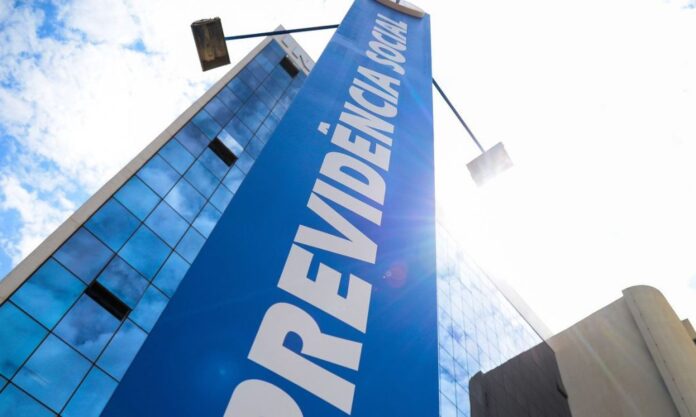 INSS: Alexandre de Moraes adia decisão da ‘revisão da vida toda’