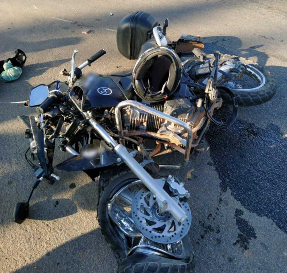 Homem morre após acidente entre motocicleta e caminhonete