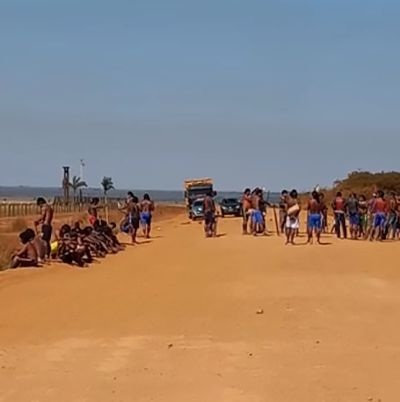 Índios fecham BR-158 e geram congestionamento e prejuízos a motoristas