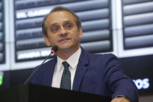 Juiz dá 15 dias para deputado pagar condenação; MP exige R$ 6 mi