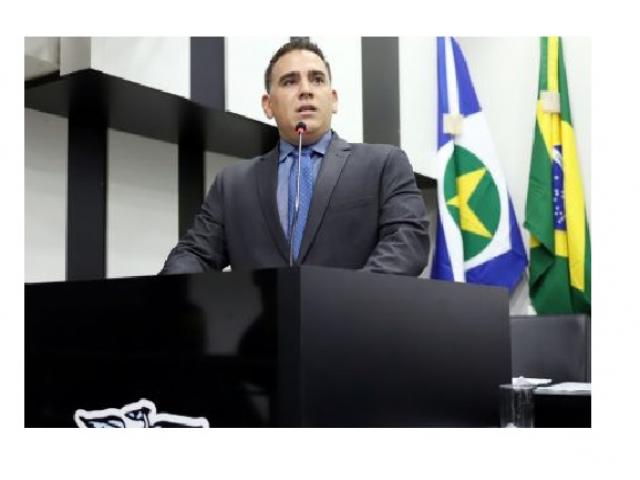 Você só pode se orgulhar de ser gay; é isso que estão impondo