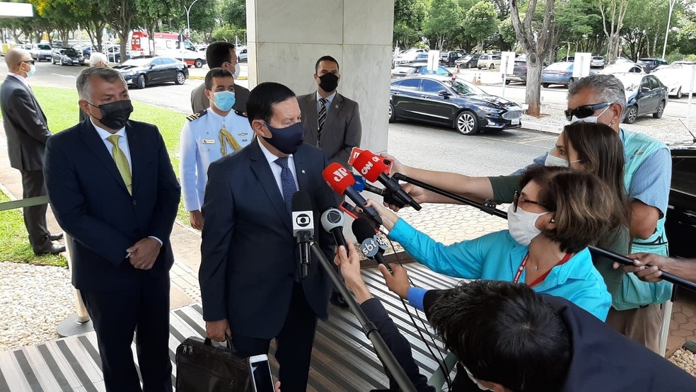 'Brasil não concorda com a invasão do território ucraniano', diz Mourão; Bolsonaro ainda não se pronunciou