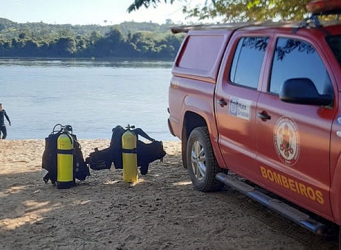 Bombeiros iniciam buscas por suposta vítima de afogamento no rio Teles Pires