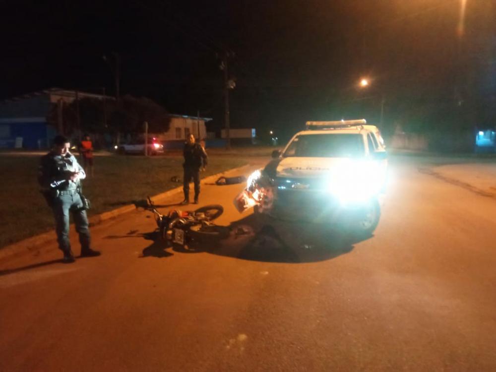 MOTOQUEIRO BATE EM VIATURA PM EM ARIPUANÃ MT