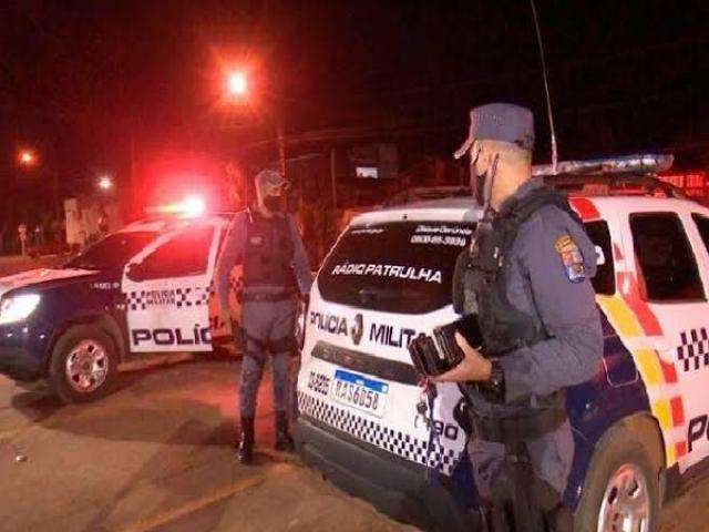 Mulher é salva de esfaqueamento por populares após discutir com `affair´ sobre conta em boteco no interior