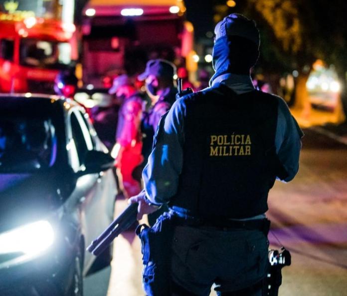 Idosa de 60 anos é arrastada para mato e estuprada por jovem de 22 anos em MT