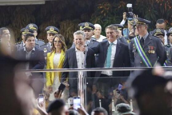 Durante evento religioso em Cuiabá, Bolsonaro diz temer guerra por alimentos