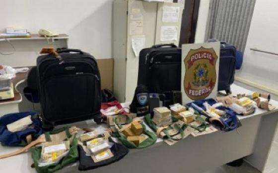 PF intercepta em SP avião com 77 quilos de ouro clandestino de MT