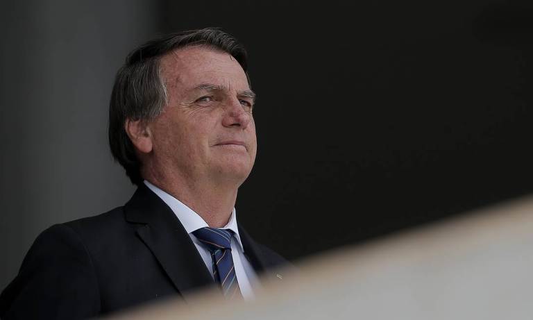 Bolsonaro pede que notícia-crime contra Moraes seja levada ao plenário do STF