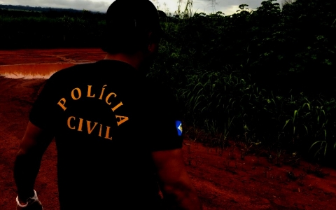 Em Aripuanã enteado mata padrasto na porta de bar e foge da cidade
