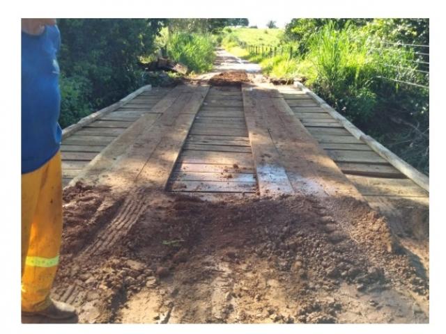 Ponte de madeira cai com peso de caminhão no norte de Mato Grosso
