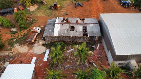 Vendaval destrói cobertura de barracão em várias fazendas em Aripuanã