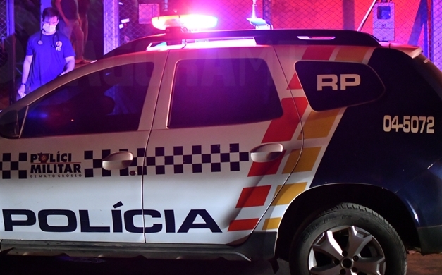 Mulher é baleada enquanto voltava da igreja junto com o filho em Juína