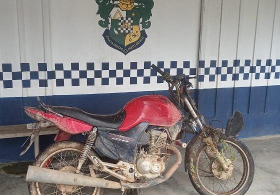 PM recupera motocicleta furtada em Aripuanã e prende um dos suspeitos