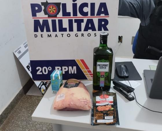 Homem é preso por furtar peça de picanha, uísque, e outros produtos em supermercado de Juína