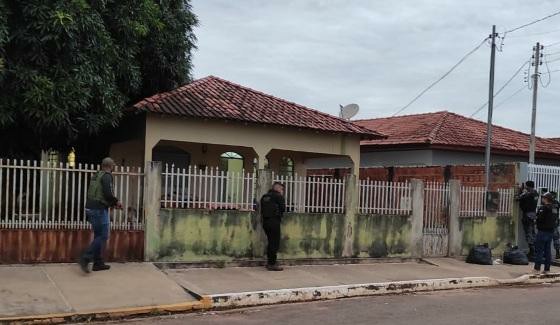 Operação Cognato prende familiares de líderes de organização criminosa e apreende armas, munições e R$ 12 mil