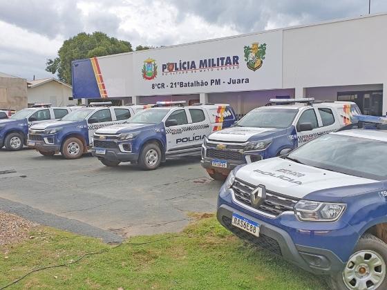 Homem agride a ex-mulher com golpes de capacete em em frente ao quartel da PM e acaba preso