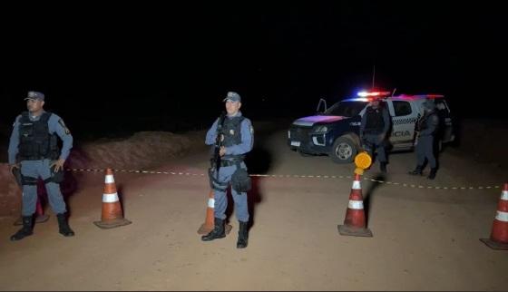 Polícia bloqueia entrada e saída de área de obra explorada por moradores em busca de ouro em Colniza
