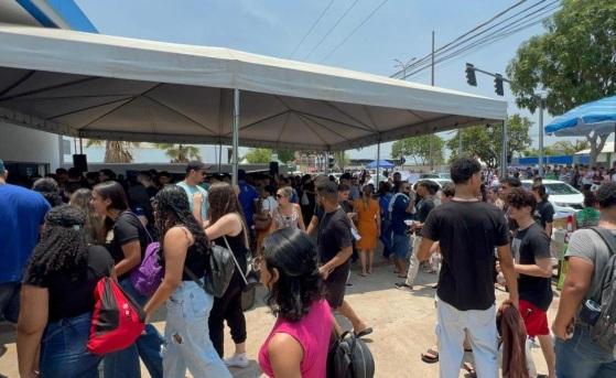 Candidatos chegam para o Enem 2023; mais de 60 mil fazem a prova em MT