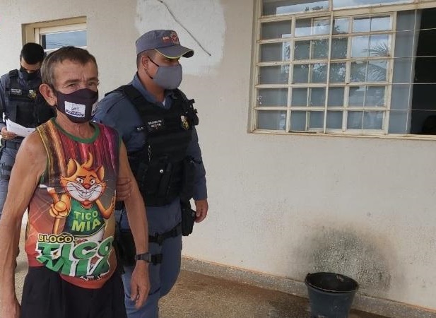 Polícia Militar prende idoso suspeito de esfaquear amigo durante bebedeira em Juína