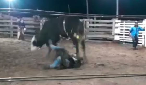 Adolescente de 17 anos morre após ser pisado por touro em distrito de Aripuanã; assista