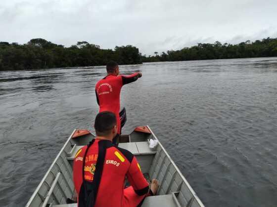 Adolescente de 15 anos vai pescar com irmão e acaba se afogando em rio