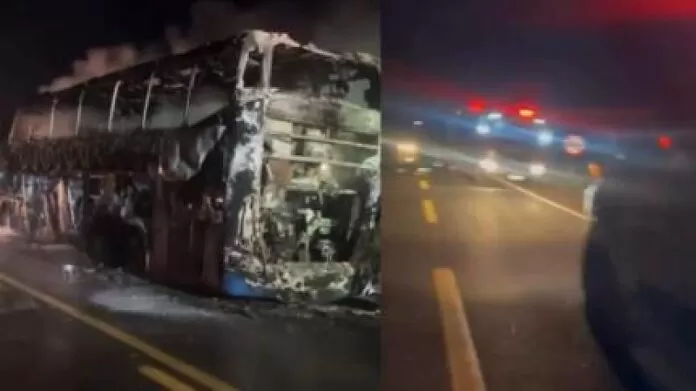 Ônibus com cerca de 40 passageiros pega fogo em rodovia de Mato Grosso