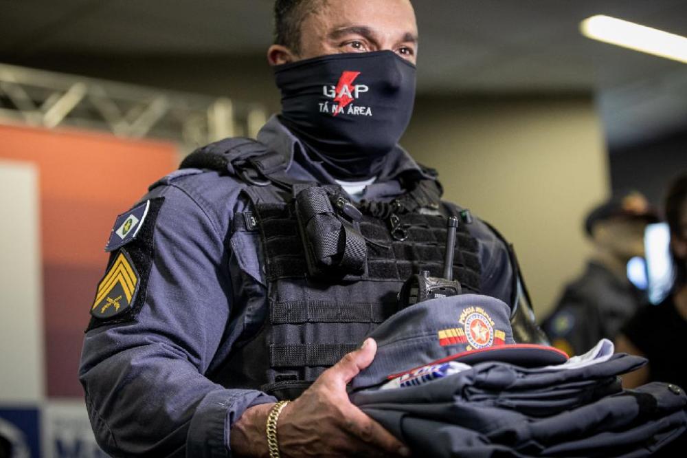 Entrega de fardas e armamento motiva policiais e fortalece ações no combate à criminalidade