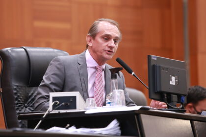 PEC impede reeleição de presidente e 1º secretário na mesma legislatura