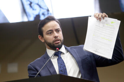 Após denúncia, governo admite falha em documentos sobre distribuição das vacina contra a Covid-19