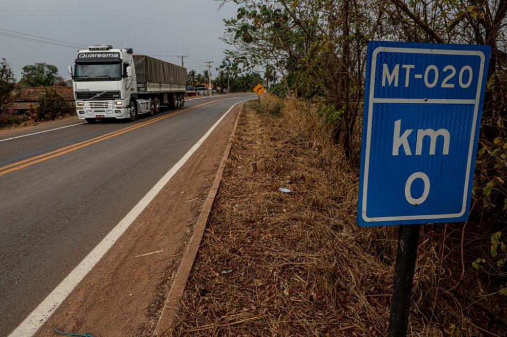 Governo de MT assina ordens de serviço e apresenta projetos para obras de infraestrutura em 62 municípios