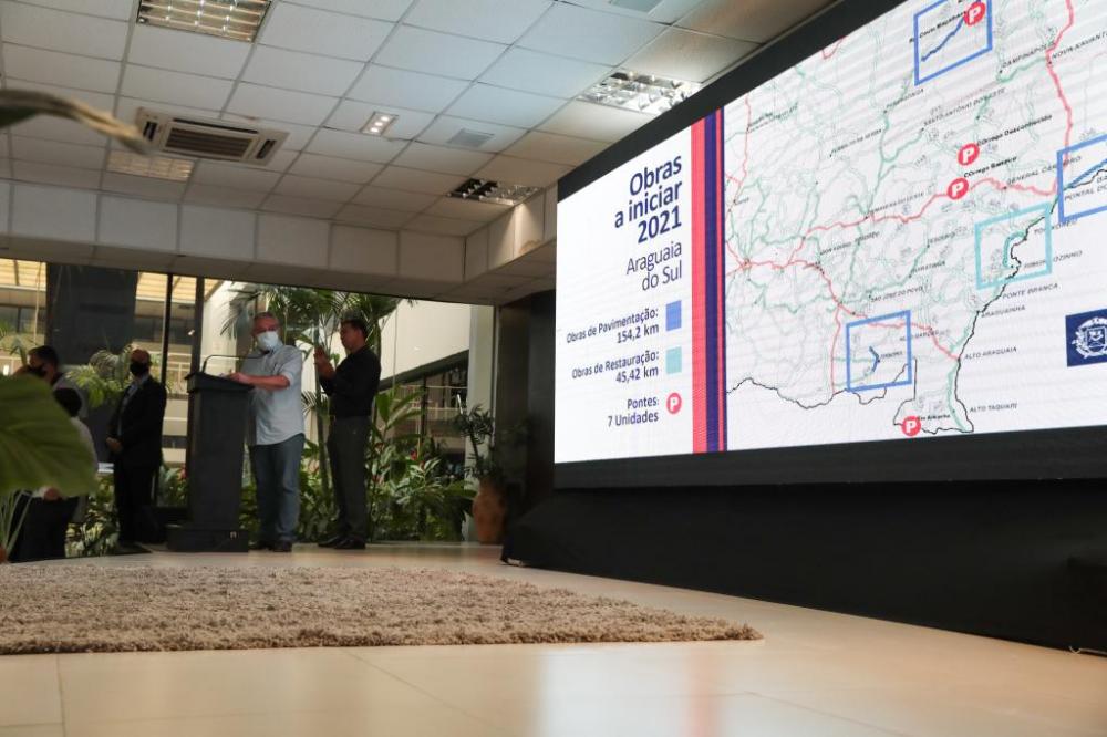 Governo apresenta projetos para 1.050 km de pavimentação e 51 novas pontes em 34 municípios