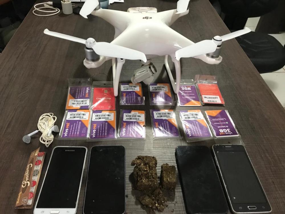 Mulher é presa em flagrante com 295 selos de LSD em bermuda que seria entregue a reeducando