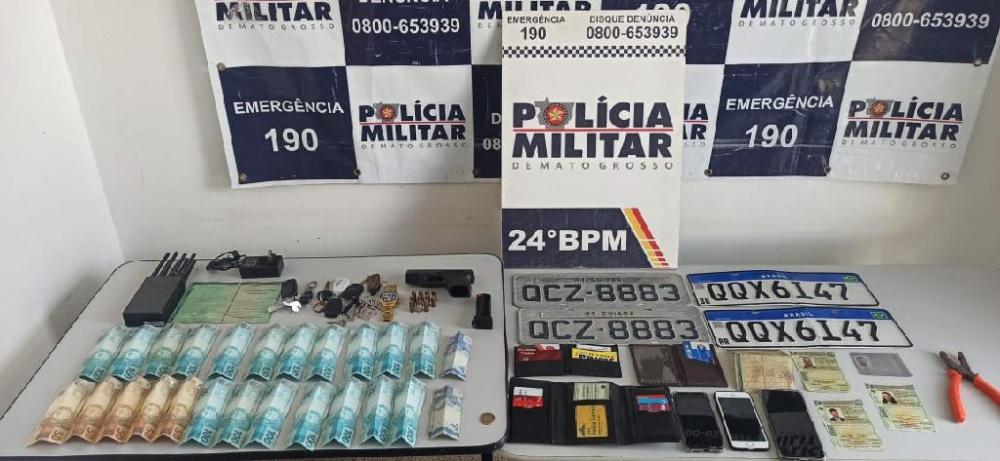 Policiais prendem dupla que planejava roubo, recupera dois carros e apreende pistola no Bairro Dom Aquino