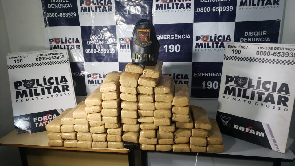 Rotam encontra 71 barras de maconha em carro no bairro Três Barras