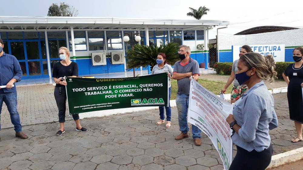 EMPRESÁRIOS ORGANIZAM CARREATA PARA ABRIR COMÉRCIOS EM ARIPUANÃ