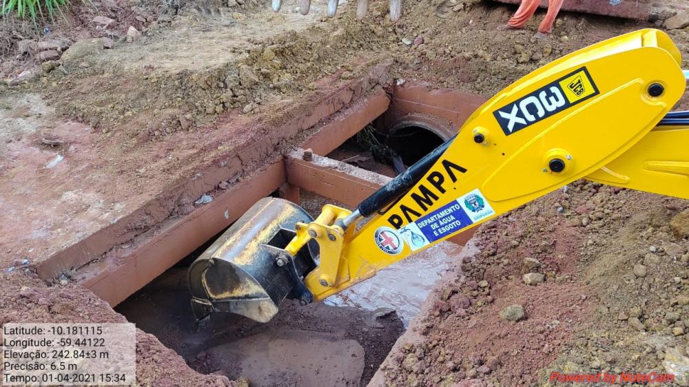 SINFRA REALIZA LIMPEZA EM BUEIRO EM ÁREA URBANA DE ARIPUANÃ