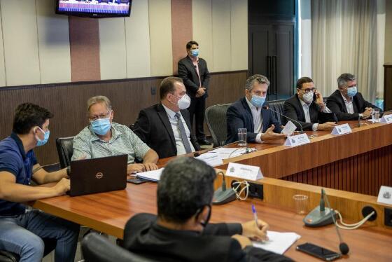 Em reunião com sindicatos, governador informa que 3.200 profissionais serão vacinados a partir dessa semana