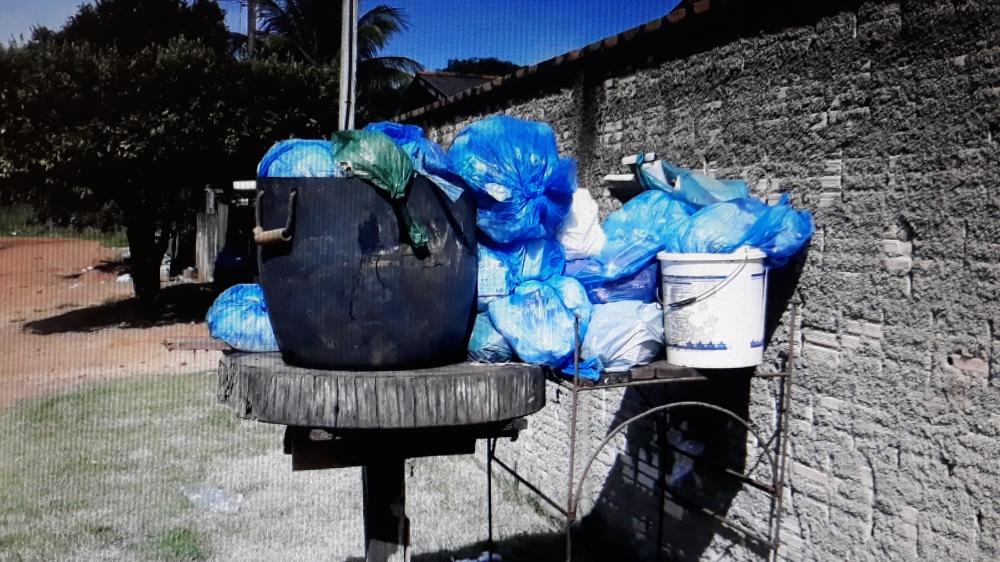 MORADORES JARDIM PLANALTO RECLAMAM A FALTA CAMINHÃO DE LIXO NO BAIRRO.