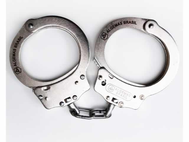 Advogada é presa por ficar com dinheiro de causa ganha por mãe de criança com paralisia cerebral