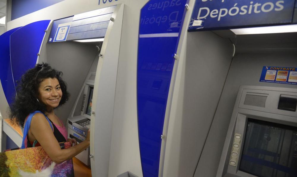 Trabalhadores nascidos em março podem sacar auxílio emergencial