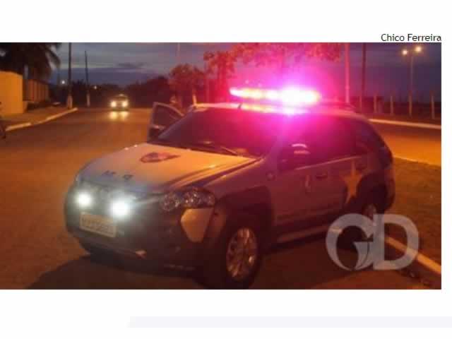 Adolescente sai de casa para atender portão e é morto a tiros