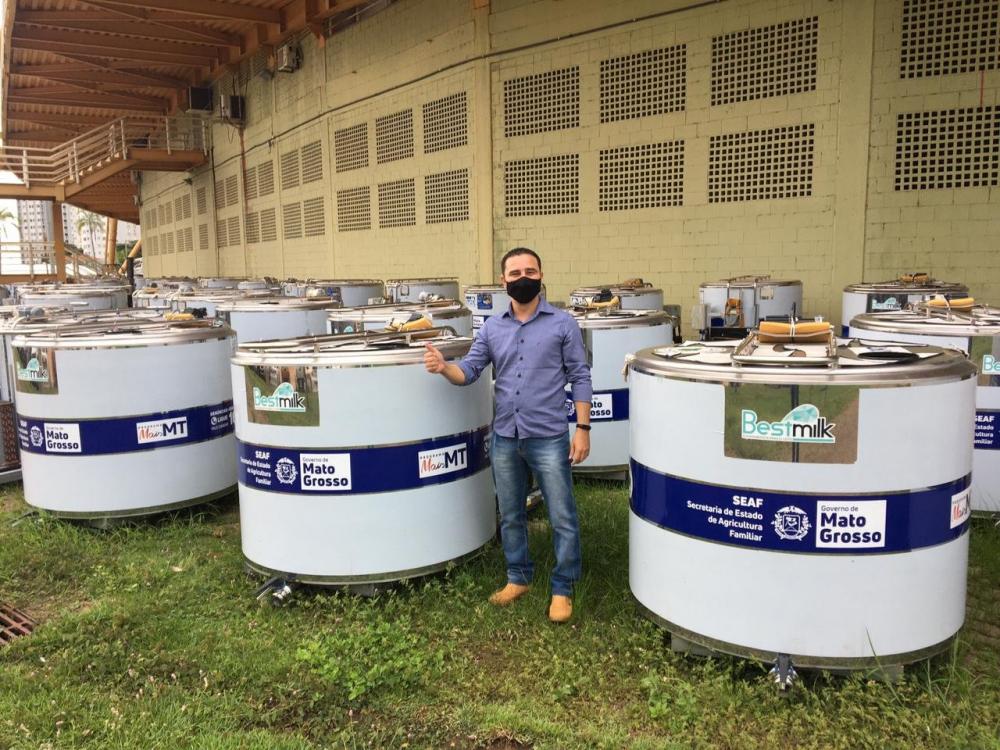 Foram entregues 8 resfriadores de leite para o Município de Aripuanã adquiridos com recursos de emendas parlamentares e do programa ‘Mais MT’