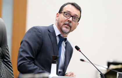 Lúdio propõe anular portaria da Seduc que retoma 100% de trabalho presencial nas escolas estaduais